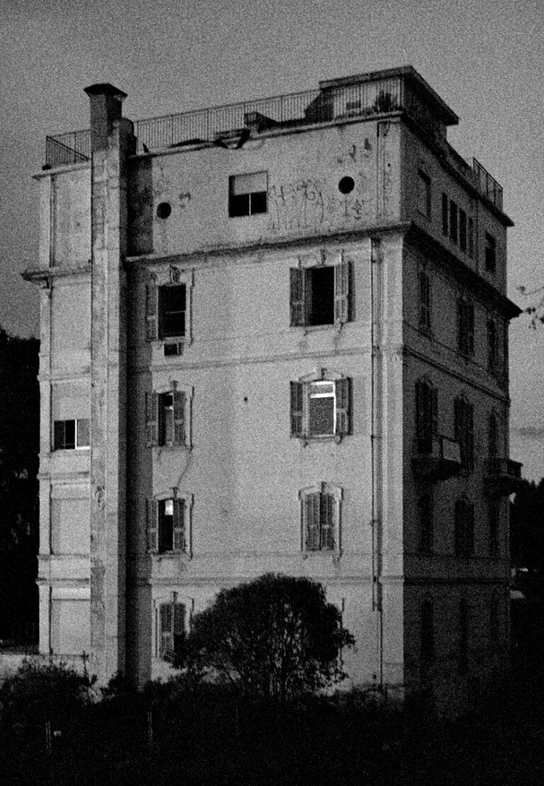 Scatto in bianco e nero realizzato con pellicola fotografica Sent Grafite 35mm